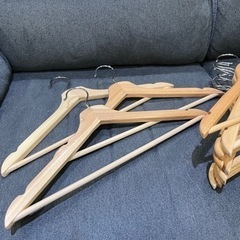 無料　ニトリ木製ハンガー12本