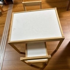 IKEAの机・椅子セット