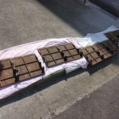 世田谷区近辺配送可能　9枚セット　劣化あり　鉄製　段差スロープ　キャスコーナーH級　100mm段差用　CA100H　300X335X95	6.0(kg)　CA100M駐車場の出入口の低い段差へ簡単に設置可能