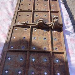 世田谷区近辺配送可能　9枚セット　劣化あり　鉄製　段差スロープ　キャスコーナーH級　100mm段差用　CA100H　300X335X95	6.0(kg)　CA100M駐車場の出入口の低い段差へ簡単に設置可能