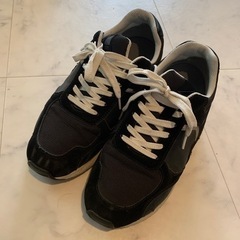 靴 スニーカー　黒　25cm