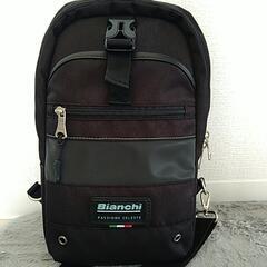 Bianchi(ビアンキ)　
ショルダーバッグ　黒色