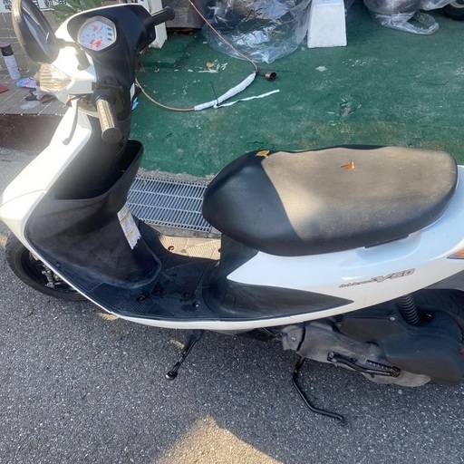 スズキ・バイク・売ります・整備済み・現金手渡しでお願いします。評価はいりません。良い商品しか売っていません。 スズキ・バイク・売ります。整備済み・シート張り替え済み、現金