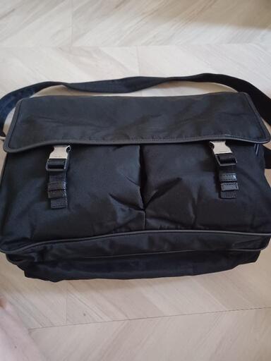 PRADA　メッセンジャーバッグ