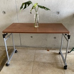 （中古）可動式＋高さ調節可能なテーブル