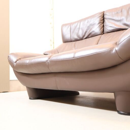 カリモク チターノ 　 本革 2.5~3人掛けソファ 人気のkarimoku(カリモク家具)よりChitano(チターノ)の本革を使用した