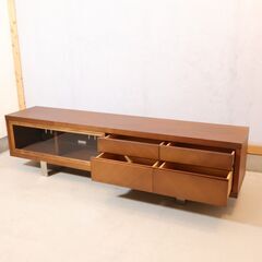 MARUKEI(マルケイ木工)のベルタ プラズマボードのご紹介です。落ち着きのある色合いとスチールの脚を組み合わせたナチュラルモダンなデザイン。放射状にデザインされた引出しがアクセントに♪