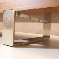 MARUKEI(マルケイ木工)のベルタ プラズマボードのご紹介です。落ち着きのある色合いとスチールの脚を組み合わせたナチュラルモダンなデザイン。放射状にデザインされた引出しがアクセントに♪