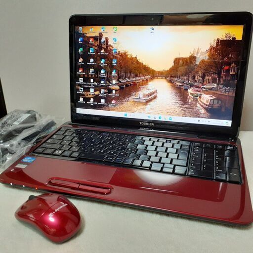 【お取引中です】TOSHIBA　dynabook　15インチ　i7　8GB　SSD（256）　カメラ　Wi-Fi　ブルーレイ　テンキー　Windows11　23H2