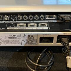 業務用中古プロジェクター 6000ルーメン！