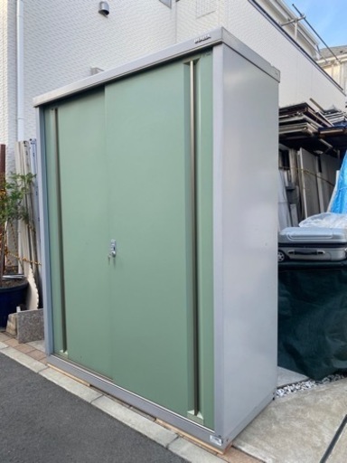 イナバ物置　倉庫　収納家具 物置
