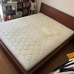 IKEA クイーンサイズ ベッド 