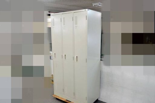 山口)PLUS　３人用ロッカー　ASK04　打ち傷有　4-2 BIZ1216FCY ME05B