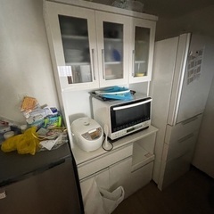 冷蔵庫　冷凍庫　食器棚