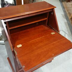 LYNN HOLLYN｜リンホーリン｜ライティングビューロー