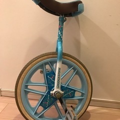 女の子　　一輪車