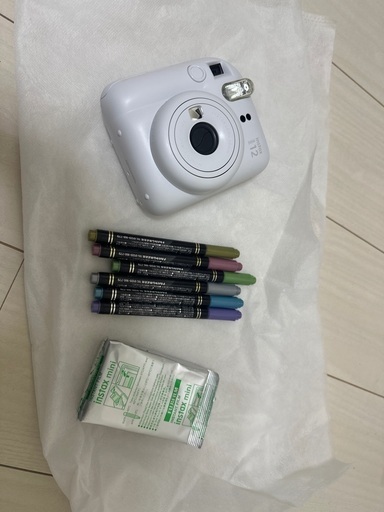 【使用1日のみ】チェキ　instax mini12 フィルムペンセット