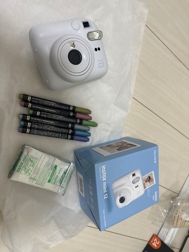 【使用1日のみ】チェキ　instax mini12 フィルムペンセット