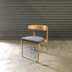 家具  椅子　ダイニングチェア　いす　シンプルデザイン　ナチュラル色