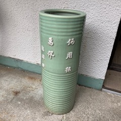 縦長の陶器