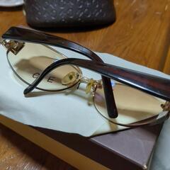 お話し中CELINE、サングラス、これからの季節に