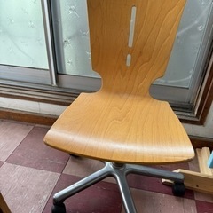 小泉産業株式会社　椅子　木製　キャスター付き