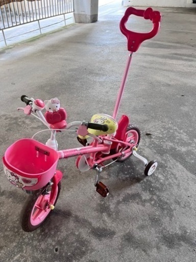 美品中古　キティーちゃん　自転車　補助輪、押し棒つき