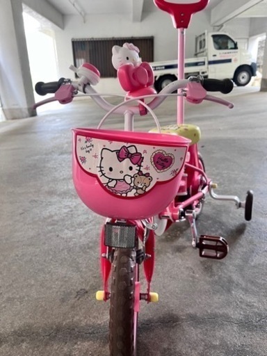 美品中古　キティーちゃん　自転車　補助輪、押し棒つき 美品中古 キティーちゃん 自転車 補助輪、押し棒つき キティちゃん