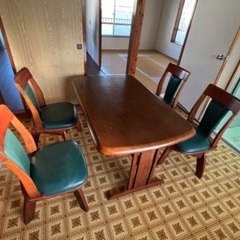 ダイニングテーブルセット　椅子四脚付き　食卓テーブル　木製