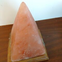 ヒマラヤ岩塩のピラミッド型置物　未使用品