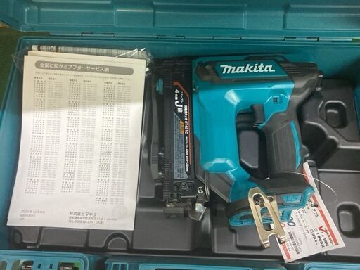 マキタ　18V充電タッカー　ST421DZ