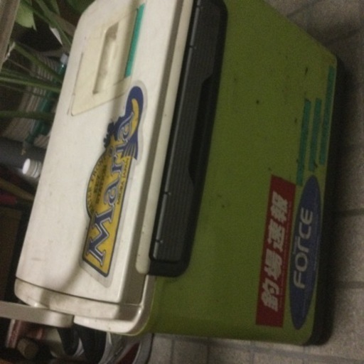 釣具　クーラーボックス