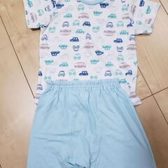 子供服パジャマ、半袖、長袖及びハーフパンツ×2点95cm