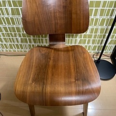 イームズ　プライウッド ダイニングチェア　DCW