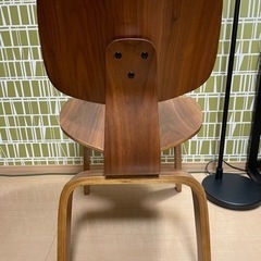 イームズ　プライウッド ダイニングチェア　DCW