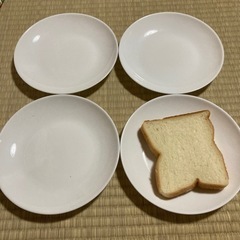 真っ白のお皿４枚