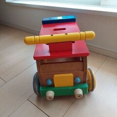 MIKI HOUSE。木の車おもちゃ