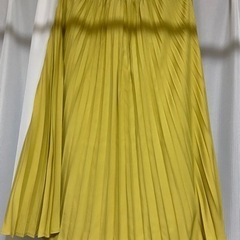 黄色　プリーツ　スカート