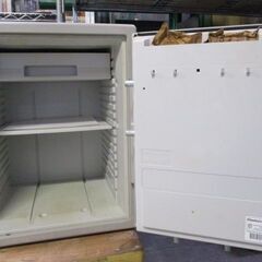 【引き取り限定】金庫　SENTRY　W5860　