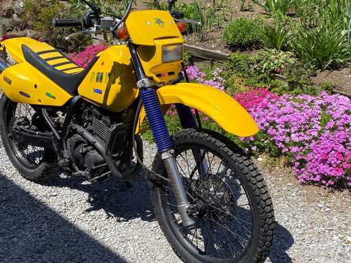 マニア必見！スズキDR250R SJ45A 希少車 Pro Skill partsのマフラー別途付属
