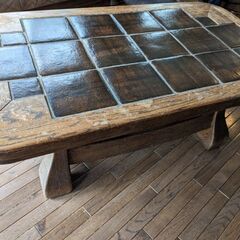 アンティーク☆タイルと木製のテーブル