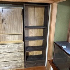 【お話中】　古い木製の書棚
