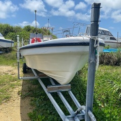 和船（船台付き）、牽引車付き