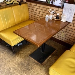 喫茶店　椅子、テーブル