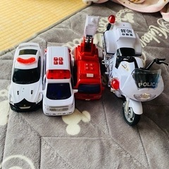 おもちゃ ミニカー 音が出る 救急車 消防車 パトカー 白バイ 子供 