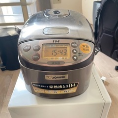 ZOJIRUSHI製　3合炊き炊飯器