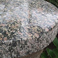 天然石テーブル・椅子セット・ガーデンテーブル（椅子は6脚有ります）