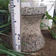 天然石テーブル・椅子セット・ガーデンテーブル（椅子は6脚有ります）