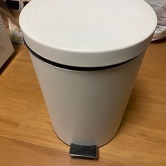 IKEA ペダル式　ゴミ箱