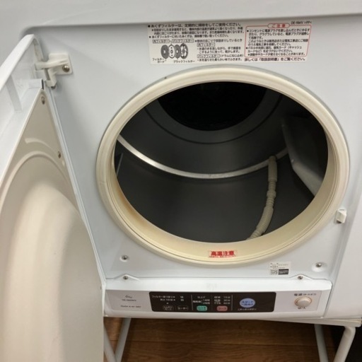 6.0kg 乾燥機　HITACHI　置き台付き（B5-35）